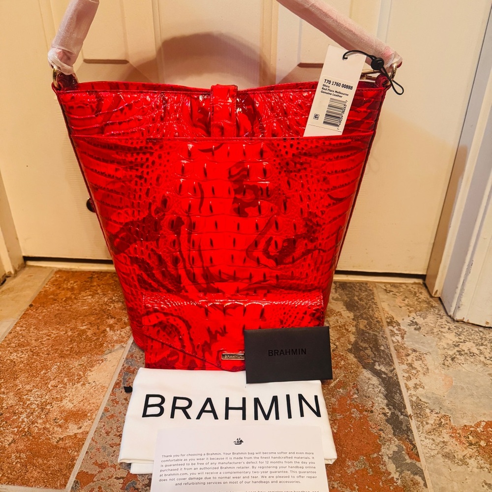 NWT!! Brahmin Shira Bucket Bag in Vibrant Red Flare, Croc Embossed Leather! - Picture 4 of 16